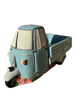 Ape Piaggio Porta Vaso – Dipinta a Mano con Colori Vivaci - Notaro Manufatti