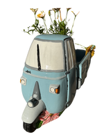 Ape Piaggio Porta Vaso – Dipinta a Mano con Colori Vivaci - Notaro Manufatti