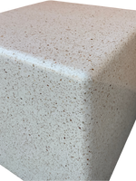 Cubo Stone - Tavolino o Sgabello in Cemento dal Design Moderno in Bianco Botticino - Notaro Manufatti