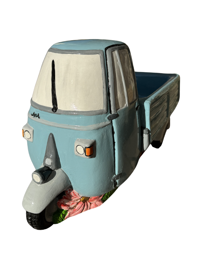 Ape Piaggio Porta Vaso – Dipinta a Mano con Colori Vivaci - Notaro Manufatti