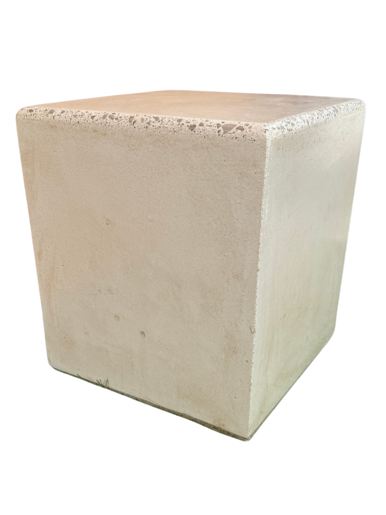Cubo Stone - Tavolino o Sgabello in Cemento dal Design Moderno Anticato Beige - Notaro Manufatti