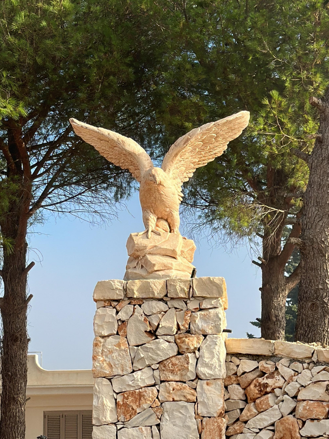 Aquila Gigante In Cemento