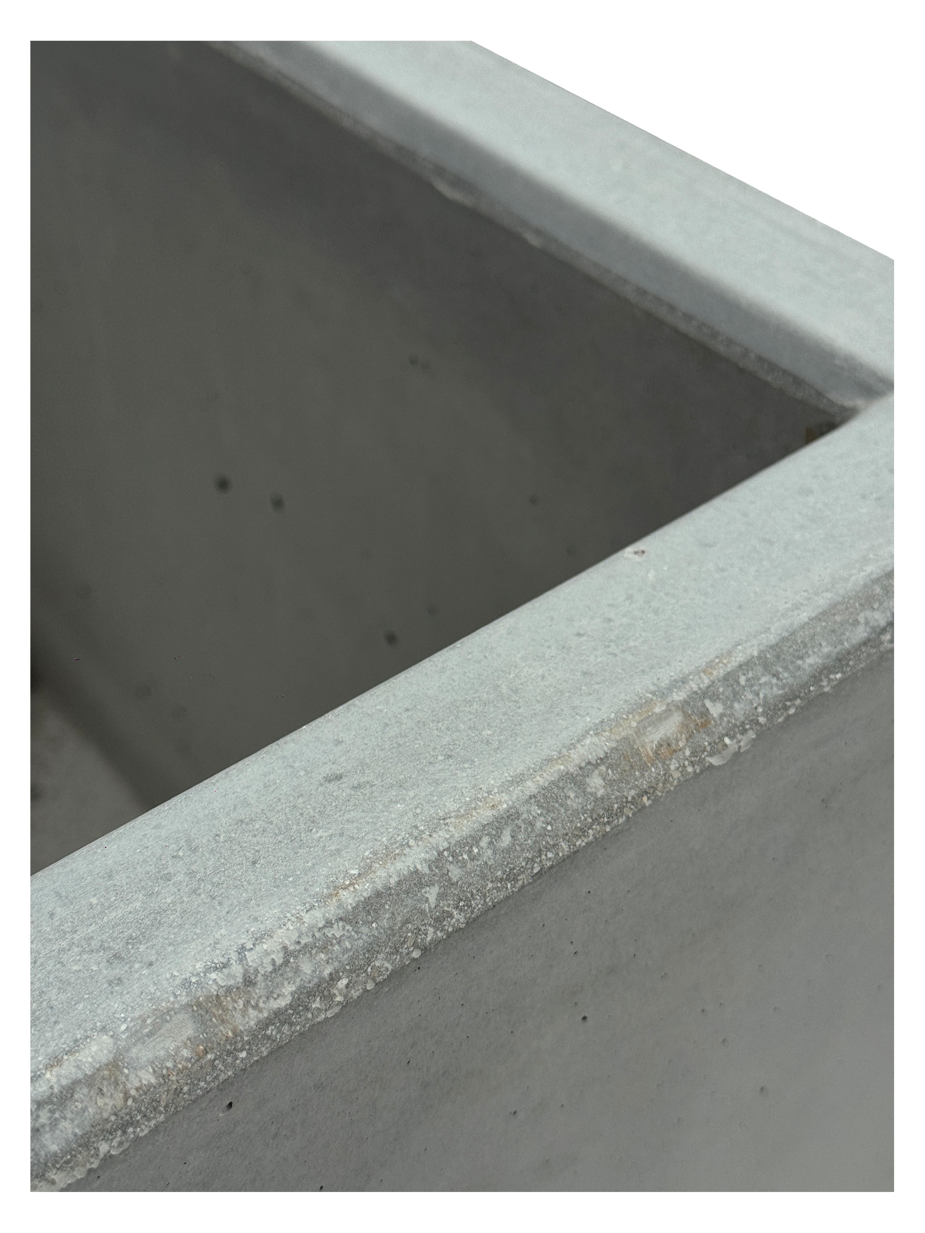 Vaso Quadrato Linea Cemento Grigio Effetto Industriale – Fioriera Moderna da Esterno