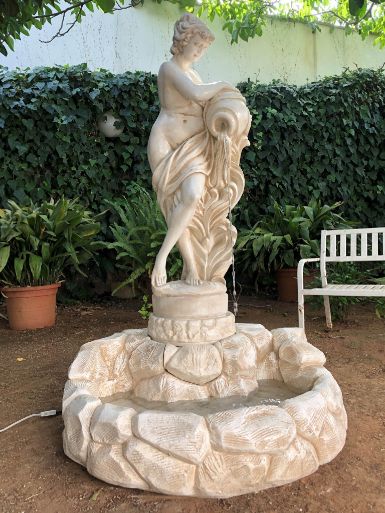 Fontana Laghetto Con Statua Portatrice D'Acqua - Notaro Manufatti