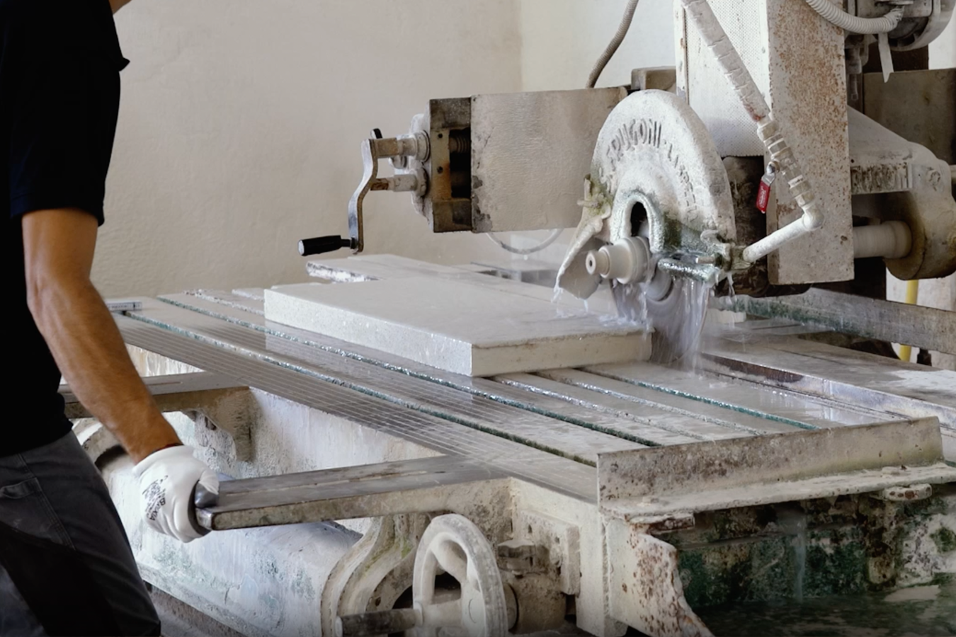 Lavorazione artigianale in laboratorio
